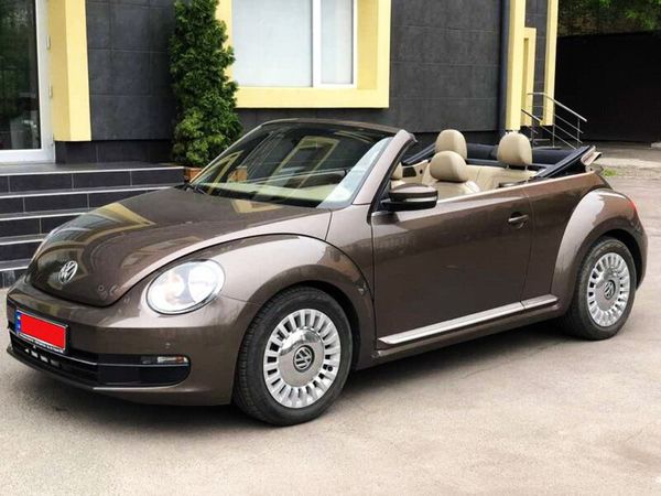 Кабриолет Volkswagen Beetle шоколадный прокат без водителя
