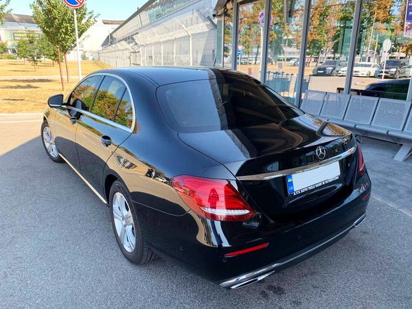 Прокат Mercedes W213 E класса черный аренда авто