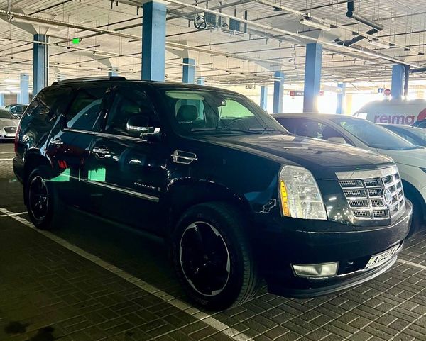 Внедорожник Cadillac Escalade заказать джип на свадьбу