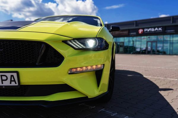 Ford Mustang GT 3.7 салатовый спорткар заказ аренда с водителем на съемки