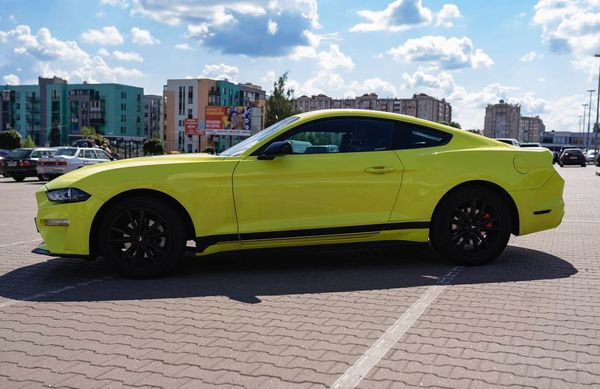 Ford Mustang GT 3.7 салатовый спорткар заказ аренда с водителем на съемки