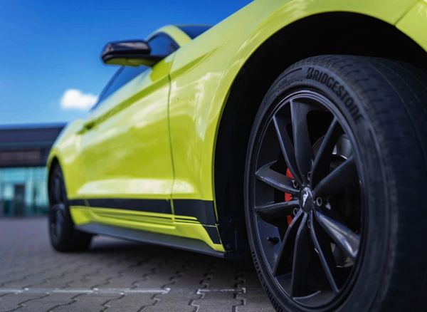 Ford Mustang GT 3.7 салатовый спорткар заказ аренда с водителем на съемки