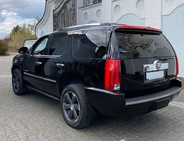 Внедорожник Cadillac Escalade заказать джип на свадьбу