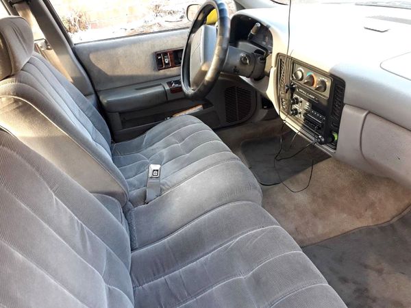 Chevrolet Caprice оренда авто жовте таксі на зйомки в Києві