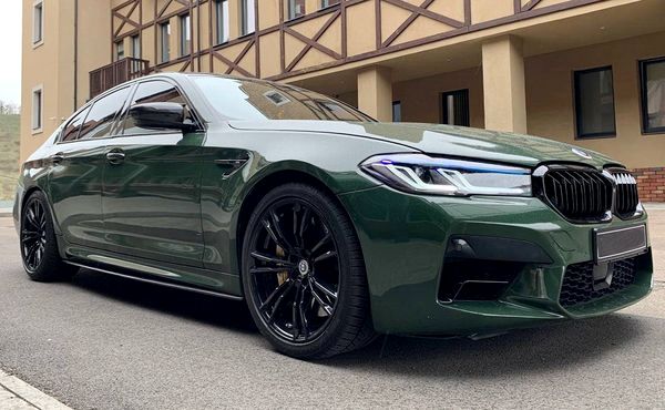 BMW M5 прокат оренда авто на весілля зйомки з водієм без водія