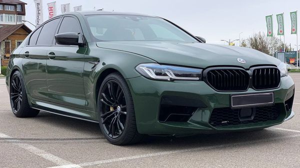 BMW M5 прокат оренда авто на весілля зйомки з водієм без водія