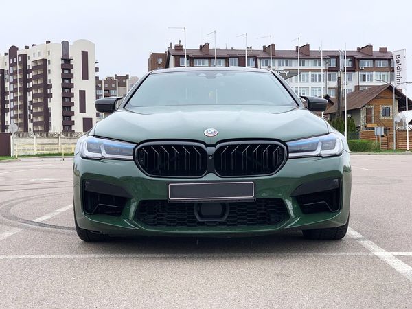BMW M5 прокат оренда авто на весілля зйомки з водієм без водія
