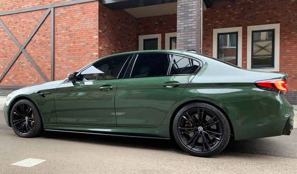 BMW M5 прокат оренда авто на весілля зйомки з водієм без водія