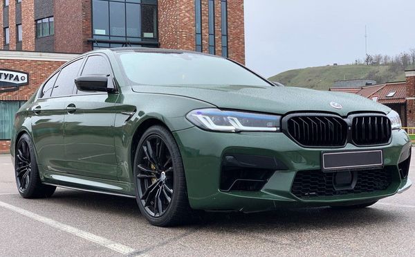 BMW M5 прокат оренда авто на весілля зйомки з водієм без водія