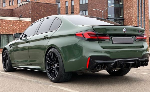BMW M5 прокат оренда авто на весілля зйомки з водієм без водія