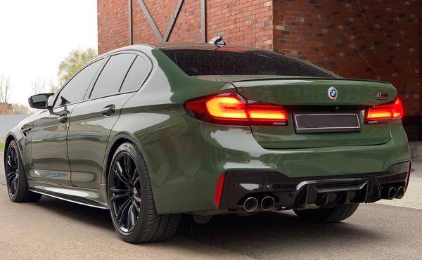 BMW M5 прокат оренда авто на весілля зйомки з водієм без водія