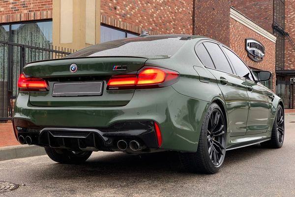 BMW M5 прокат оренда авто на весілля зйомки з водієм без водія