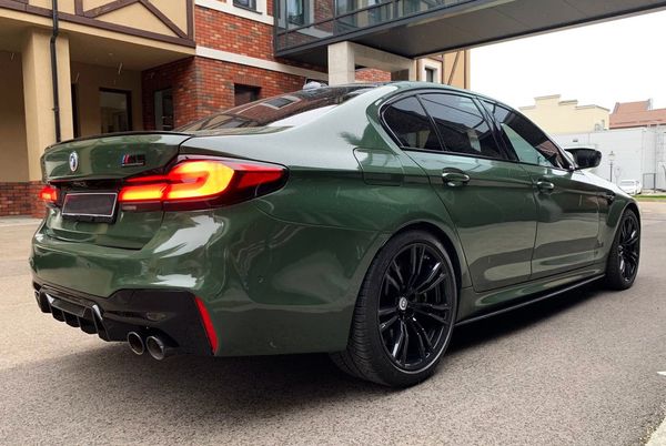 BMW M5 прокат оренда авто на весілля зйомки з водієм без водія