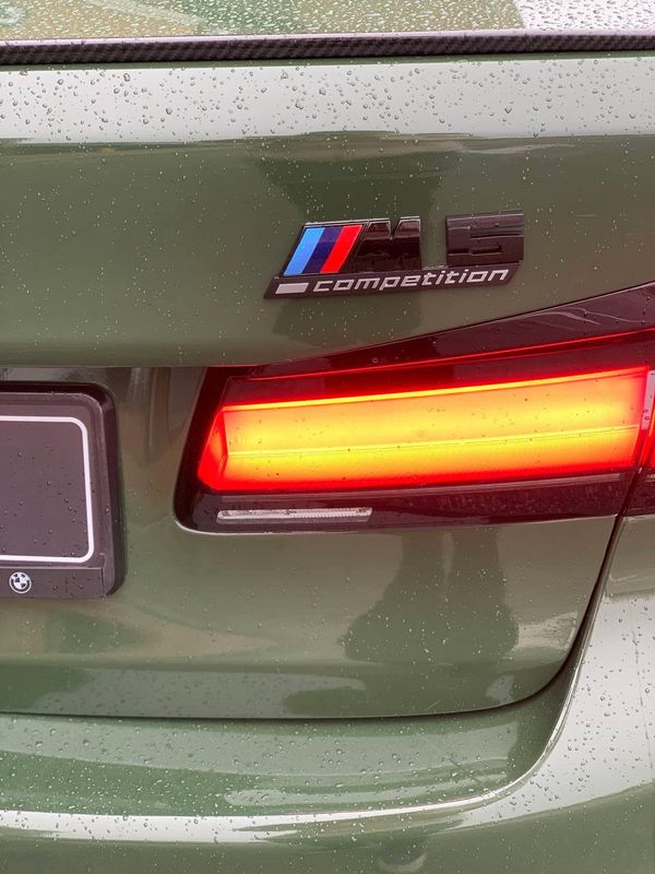 BMW M5 прокат оренда авто на весілля зйомки з водієм без водія