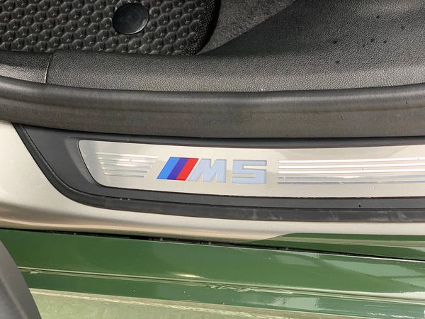 BMW M5 прокат оренда авто на весілля зйомки з водієм без водія