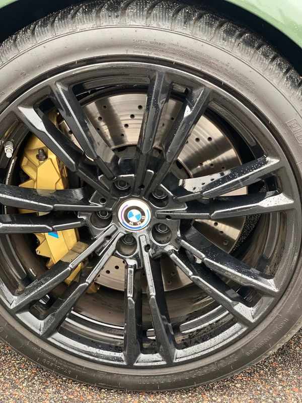 BMW M5 прокат оренда авто на весілля зйомки з водієм без водія
