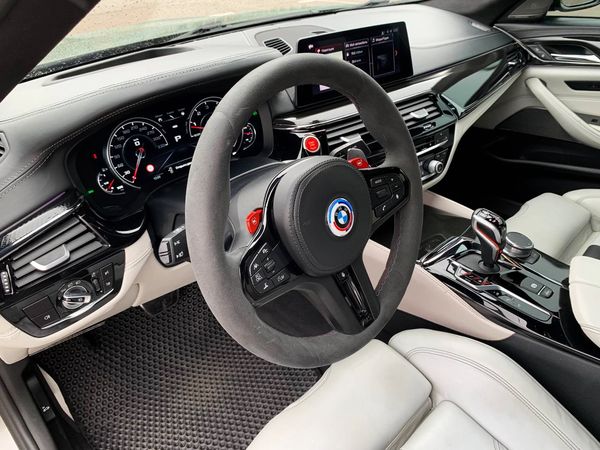 BMW M5 прокат оренда авто на весілля зйомки з водієм без водія