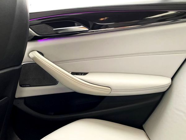 BMW M5 прокат оренда авто на весілля зйомки з водієм без водія
