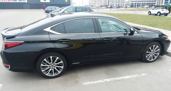 Авто на весілля Lexus ES 250 чорний оренда з водієм
