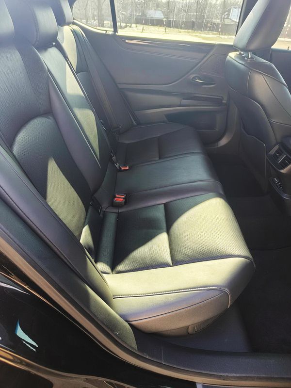 Авто на весілля Lexus ES 250 чорний оренда з водієм