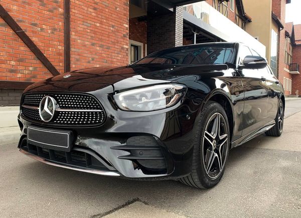 Аренда авто Mercedes Benz E-class EQ W213 E220d черный с водителем 