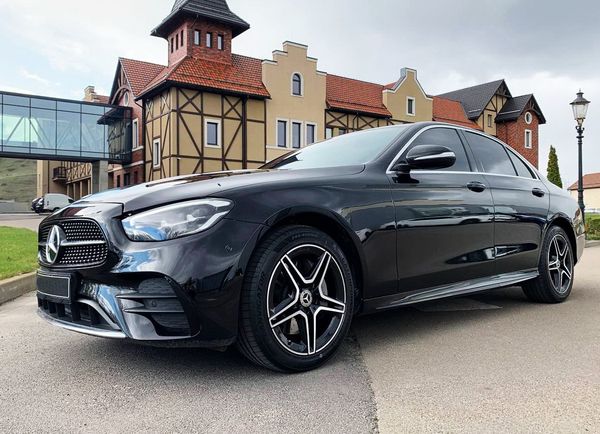 Аренда авто Mercedes Benz E-class EQ W213 E220d черный с водителем 