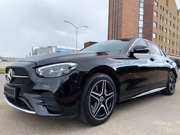 Аренда авто Mercedes Benz E-class EQ W213 E220d черный с водителем 