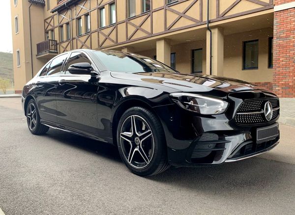 Аренда авто Mercedes Benz E-class EQ W213 E220d черный с водителем 