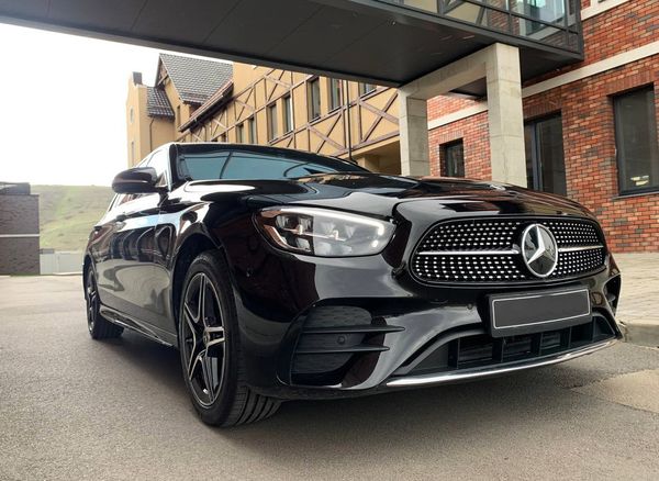 Аренда авто Mercedes Benz E-class EQ W213 E220d черный с водителем 