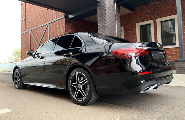 Аренда авто Mercedes Benz E-class EQ W213 E220d черный с водителем 