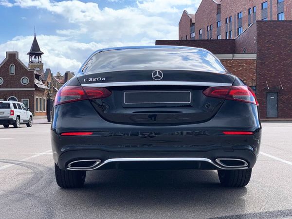 Аренда авто Mercedes Benz E-class EQ W213 E220d черный с водителем 
