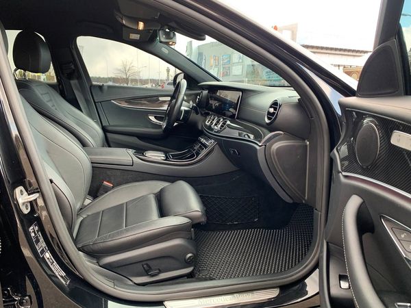 Аренда авто Mercedes Benz E-class EQ W213 E220d черный с водителем 