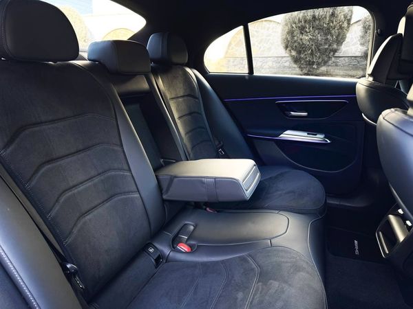 Оренда Mercedes Benz E-class W214 з водієм