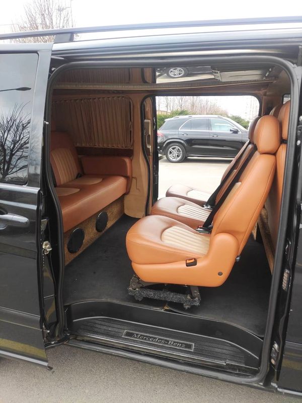Mercedes Vito чорний 8 місць орендувати на весілля