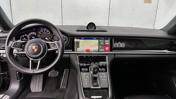 Оренда Porsche Panamera 4S E-Hybrid в Києві без водія 