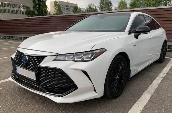 Toyota Avalon біла оренда на весілля 