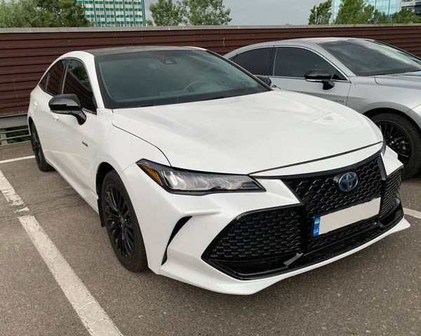 Toyota Avalon біла оренда на весілля 