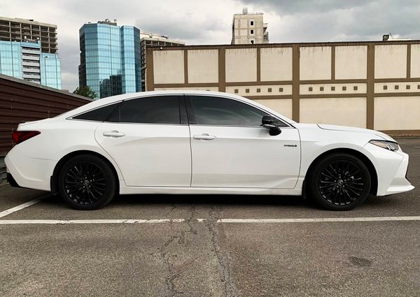 Toyota Avalon біла оренда на весілля 