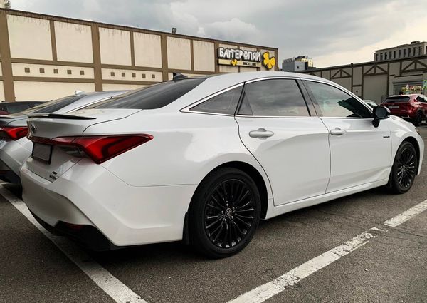 Toyota Avalon біла оренда на весілля 