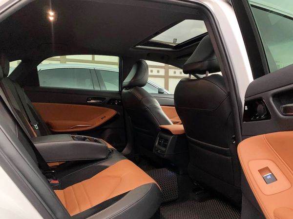 Toyota Avalon біла оренда на весілля 