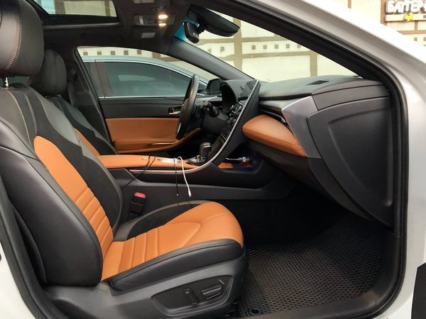 Toyota Avalon біла оренда на весілля 