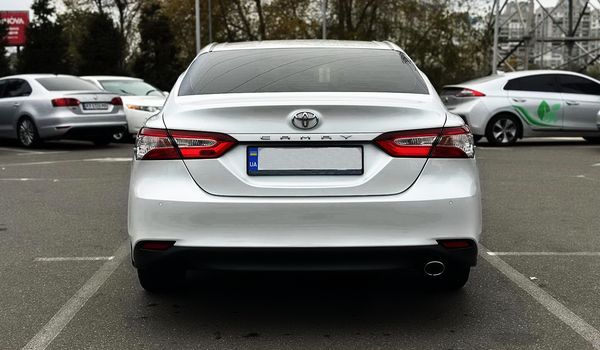 Toyota Camry V70 белая арендовать на прокат на свадьбу