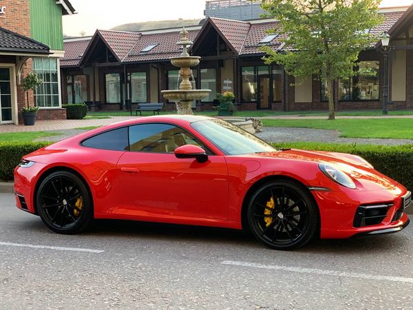 Арендовать Porsche 911 Carrera красный с водителем без водителя 