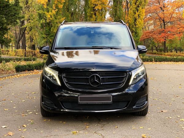 Микроавтобус Mercedes V класс заказать в аренду с водителем без водителя