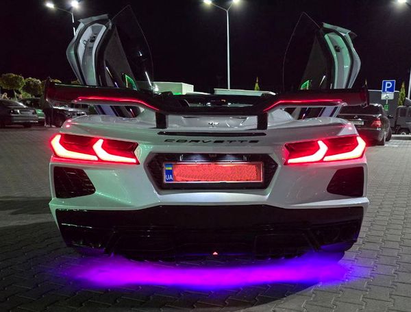 Кабріолет на весілля фотосесію Chevrolet Corvette білий оренда Кабріолет на весілля фотосесію Chevrolet Corvette білий оренда