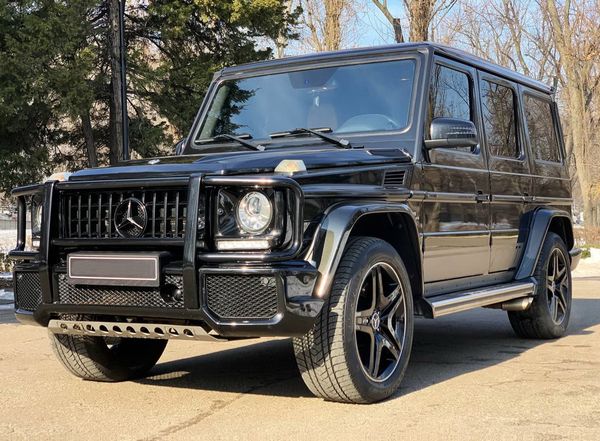 Внедорожник на свадьбу Mercedes Benz G63 без водителя прокат прокат аренда кубик гелентваген