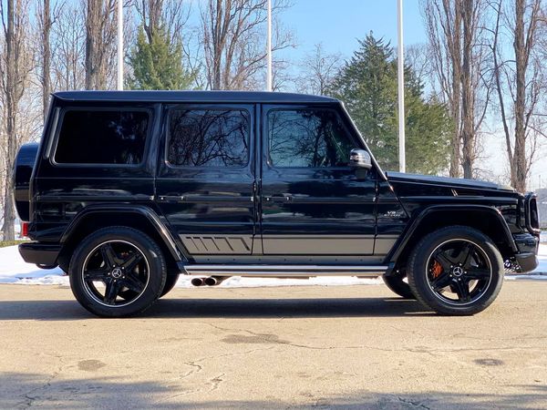 Внедорожник на свадьбу Mercedes Benz G63 без водителя прокат прокат аренда кубик гелентваген