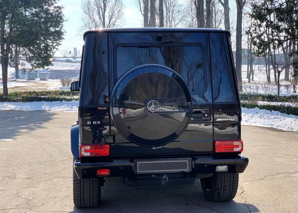 Внедорожник на свадьбу Mercedes Benz G63 без водителя прокат прокат аренда кубик гелентваген