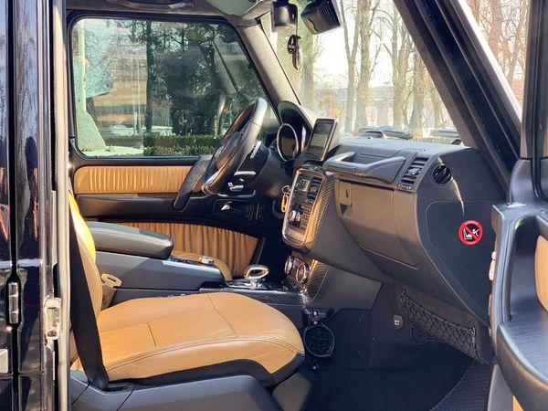 Внедорожник на свадьбу Mercedes Benz G63 без водителя прокат прокат аренда кубик гелентваген