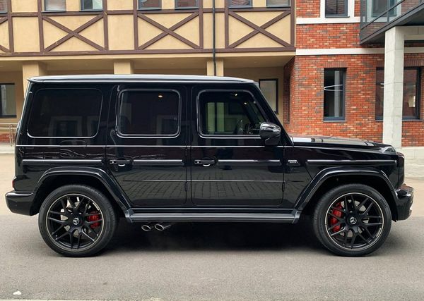 Аренда Mercedes-Benz G63 AMG Гелик без водителя в Киеве